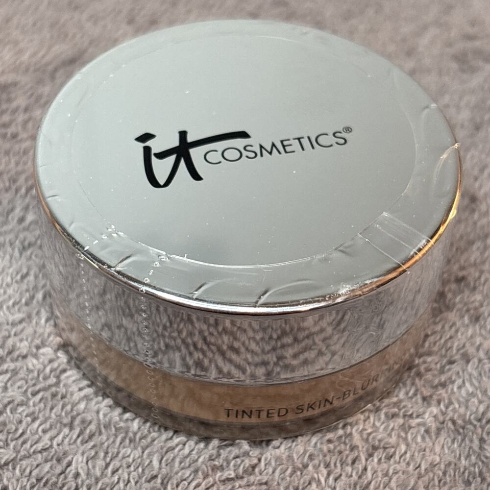 It Cosmetics Bye Bye Pores Tinted Skin Blurring Finishing Powder Medium - NEW - Picture 4 of 5